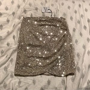 Forever 21 Skirt size lg brand new with tag